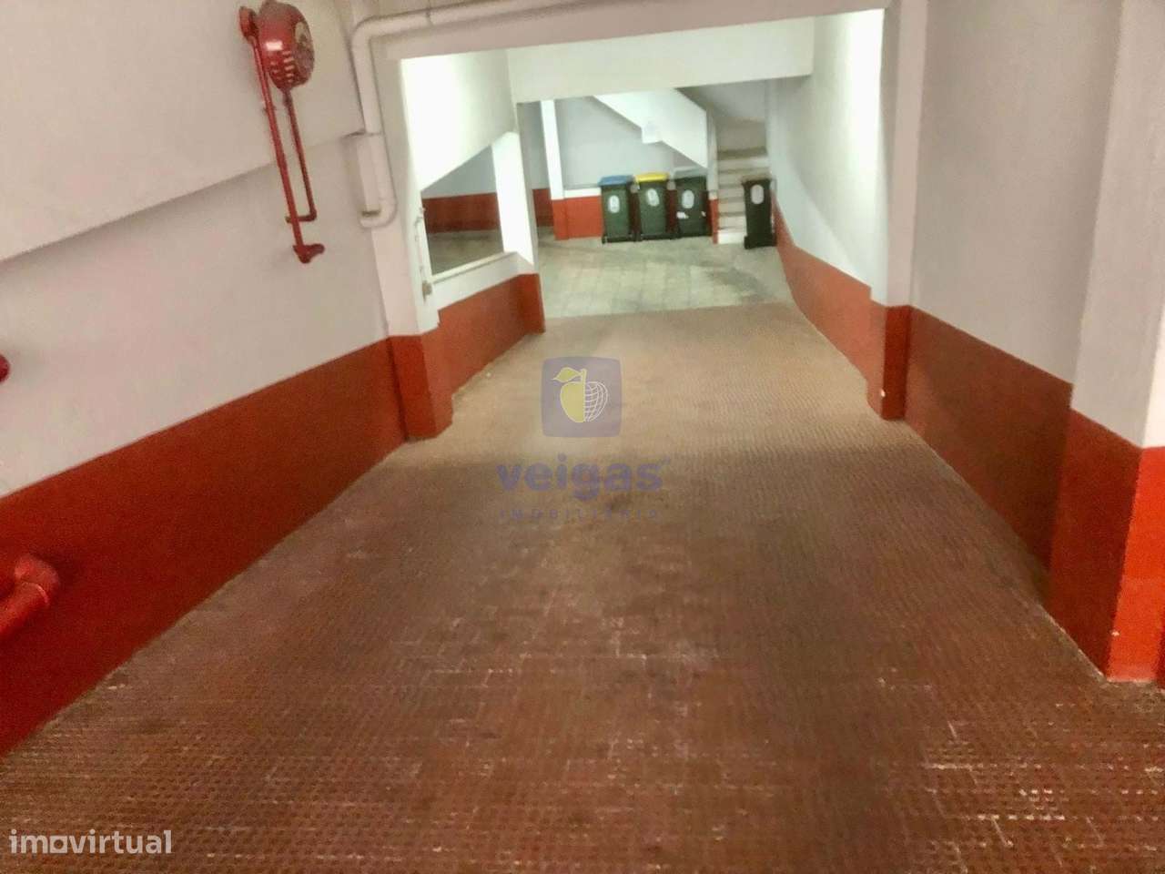 Parqueamento 1 Carro ou Motas, Benfica, Pedralvas - Grande imagem: 4/14