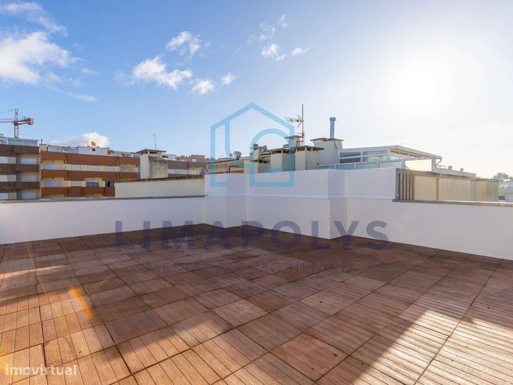 Apartamento T1 renovado com terraço privado-9