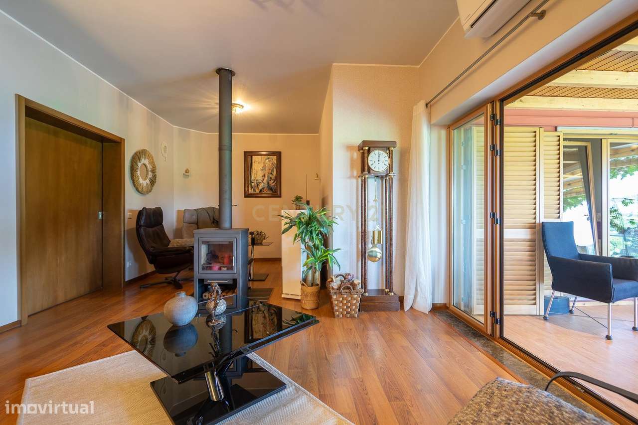 Moradia T3 em muito bom estado com varanda coberta,terraço grande,vist - Grande imagem: 4/60