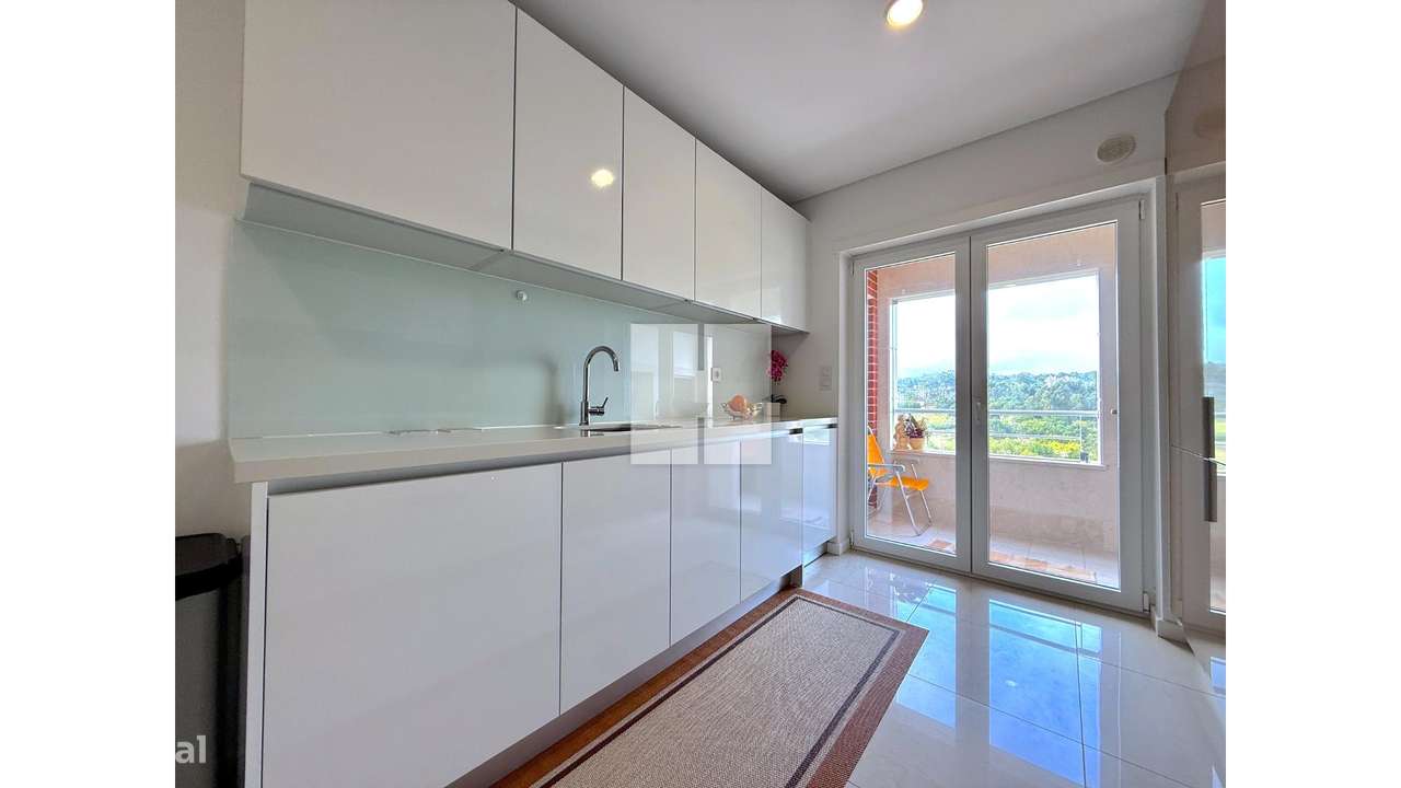 Luxuoso T-3 na Qtª Santa Maria-18