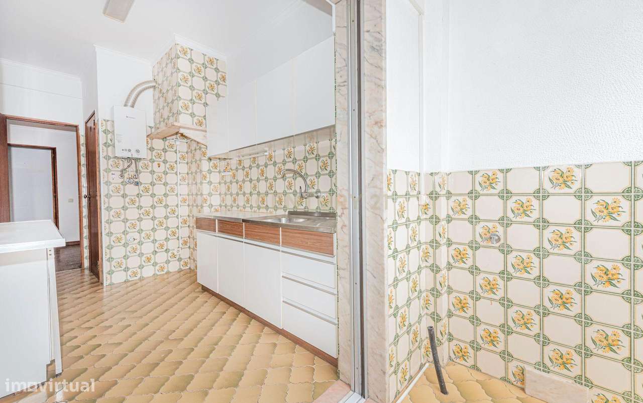 Apartamento T2 em Oeiras com Varanda e Boa Exposição Solar-6