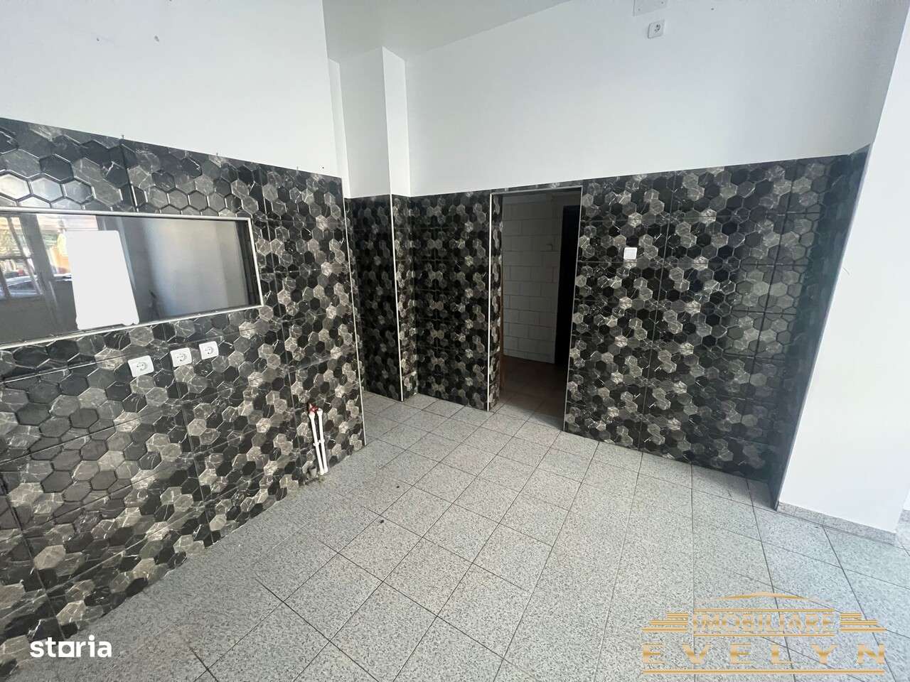 De Vanzare Spatiu Comercial, Zona Imparat Traian ( la 2 min. de MALL-0