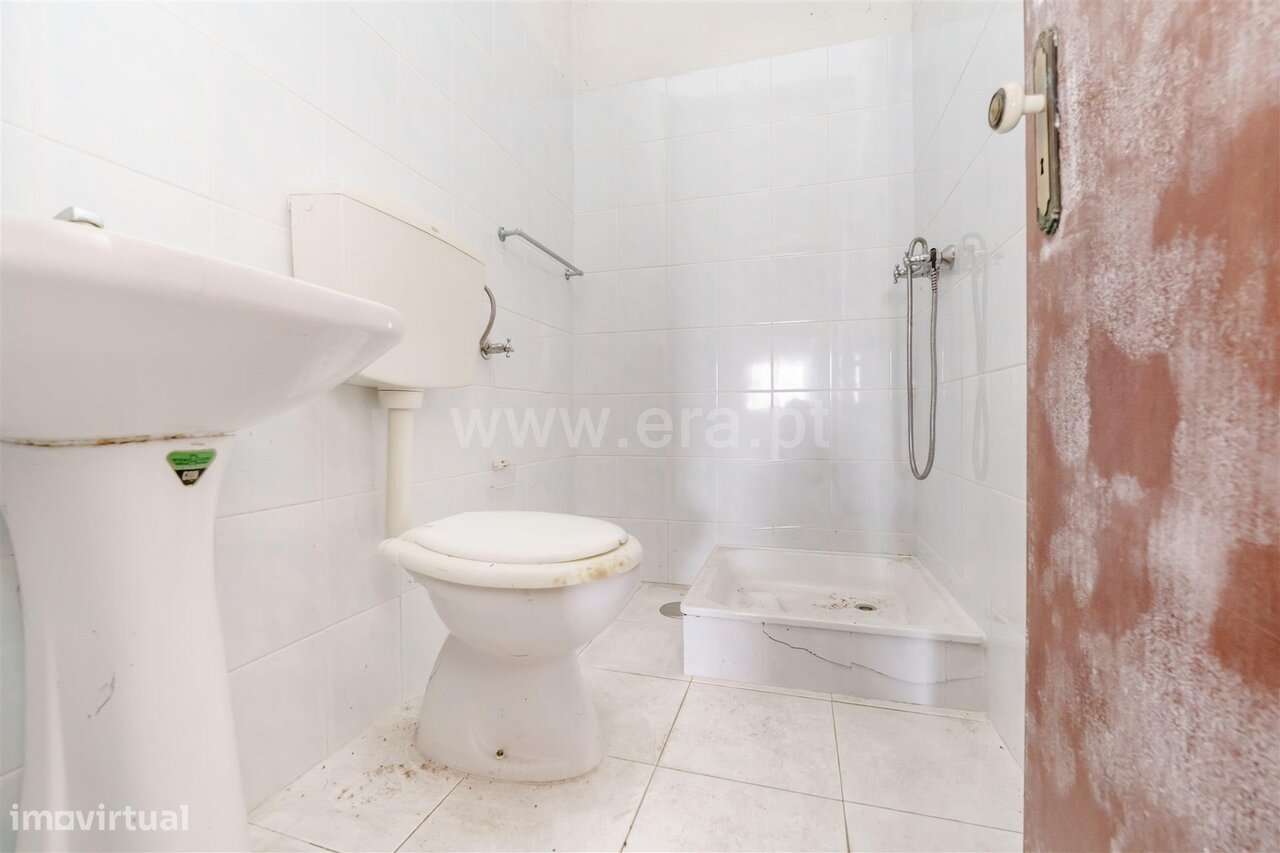 Moradia Isolada T3 / Seia, Torrozelo-9