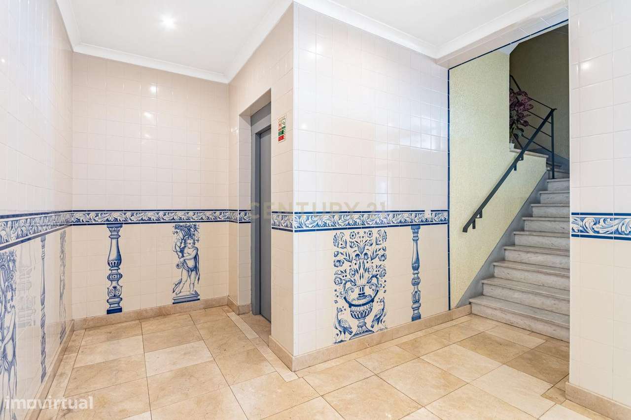Apartamento Único T2 de 82m2 com Terraço de 75m2 em Porto Salvo-37