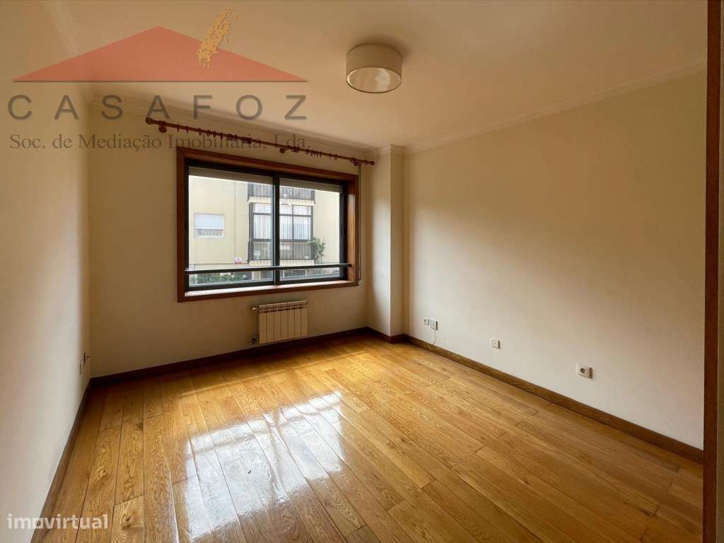 Venda Apartamento T2 em ótimo estado na Rua Lidador-26