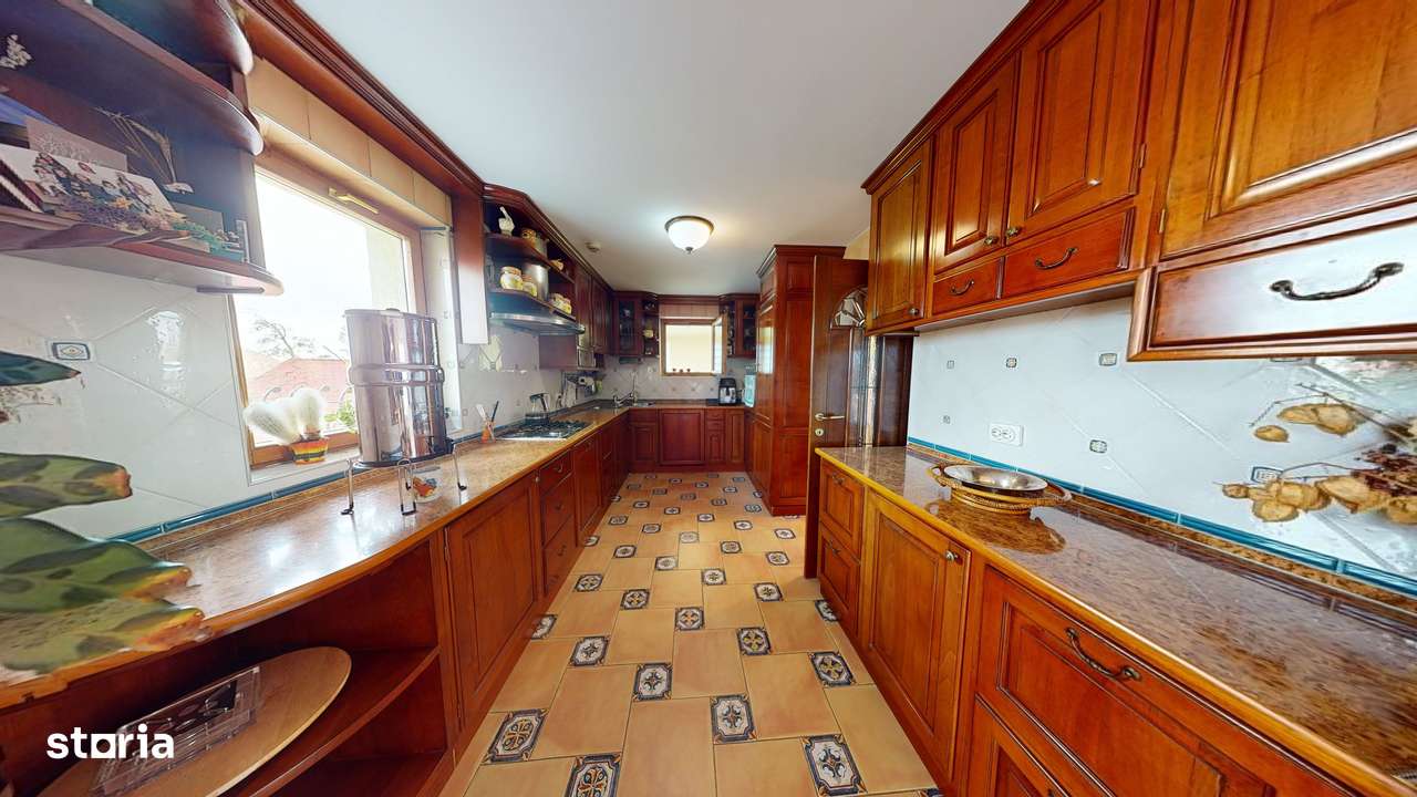 Vila de vanzare in cartierul Strand - 7 camere, strada linistita - Imagine principală: 5/13