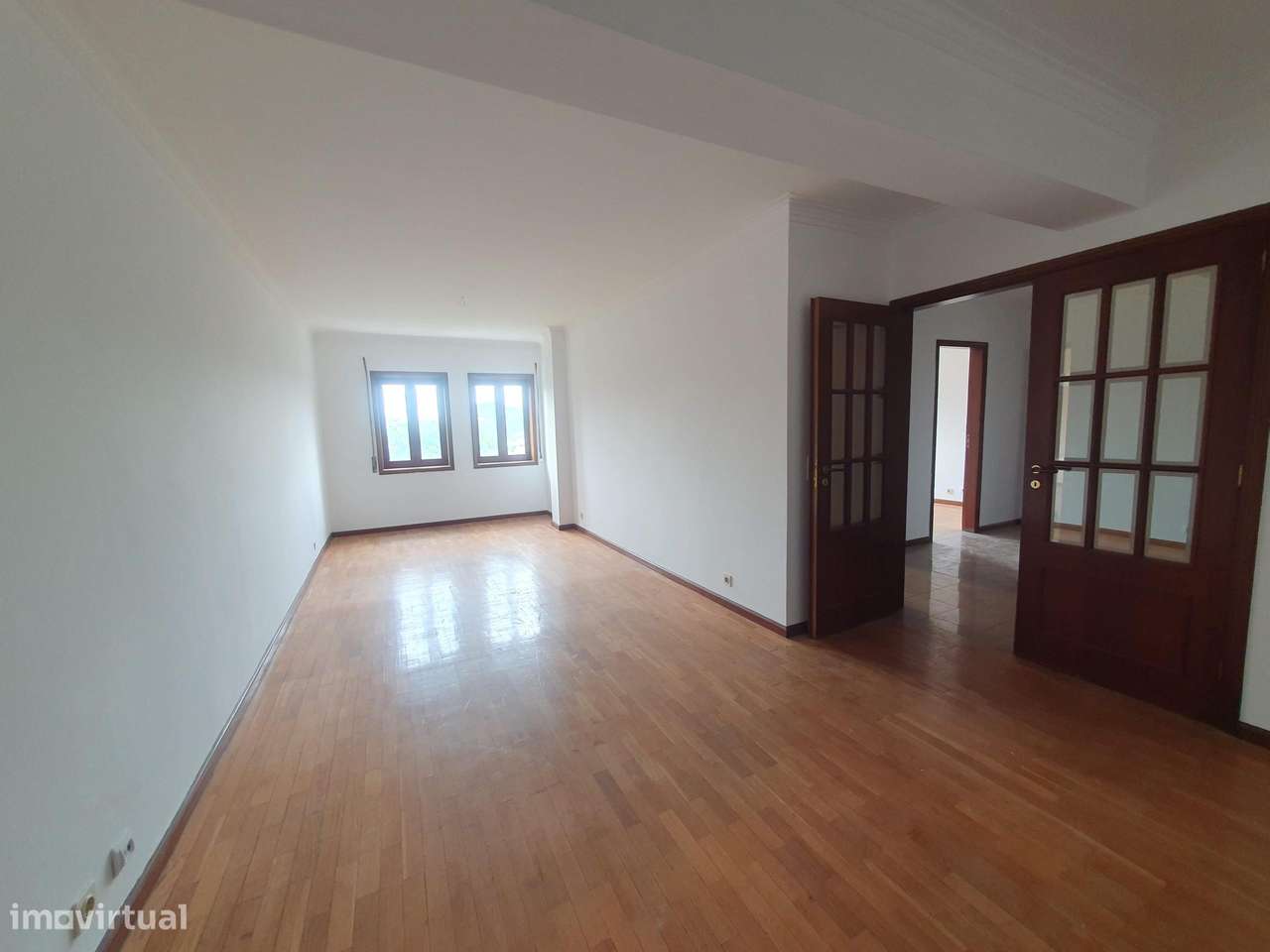 Apartamento T2 com Garagem e Vistas Desafogadas – Vilar do Paraíso - Grande imagem: 5/15