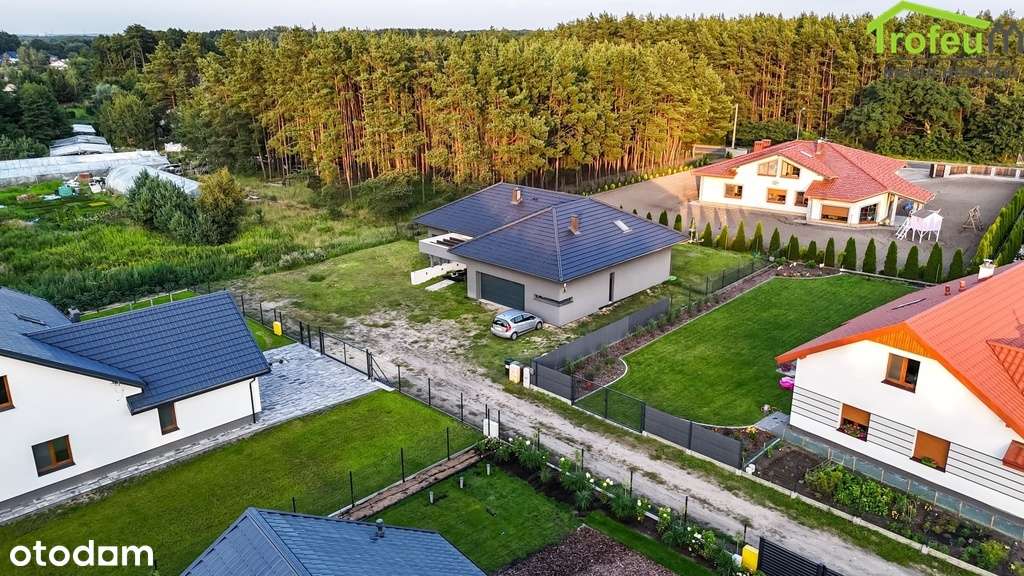 Dom w spokojnej i cichej okolicy-7