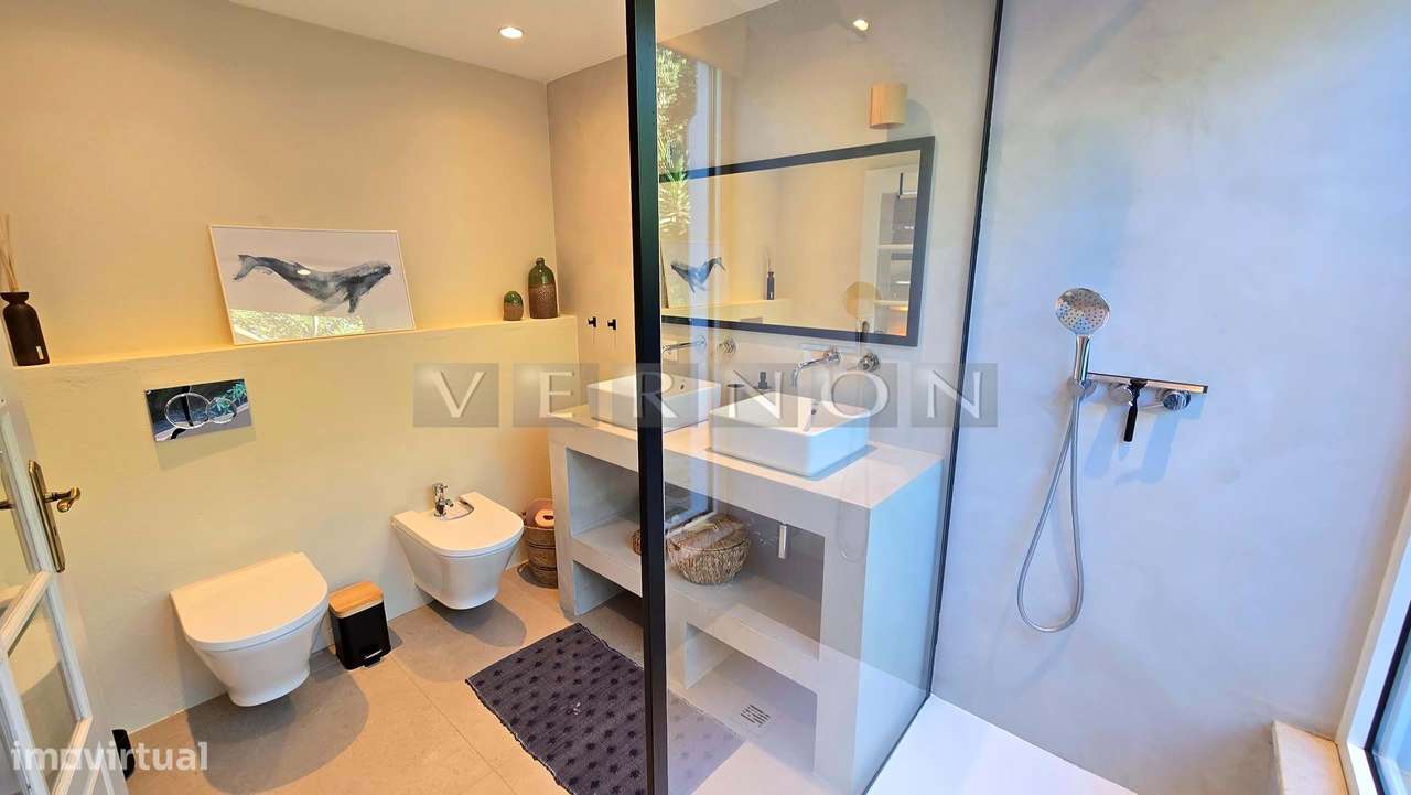 Algarve, Caramujeira,  para venda moradia V3 espaçosa renovada com vis-33