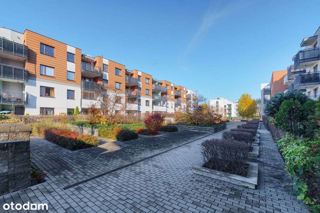 Przestronne, komfortowe mieszkanie w Łomiankach.-19