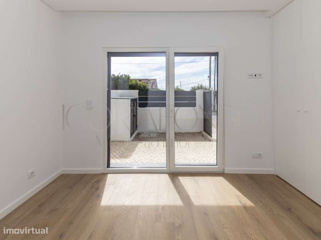 Moradia Geminada T3 com Suíte e Ótimo Espaço Exterior-35