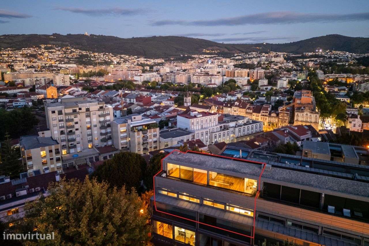Penthouse Luxuosa com Piscina e Vistas 360º no Coração de Braga-7