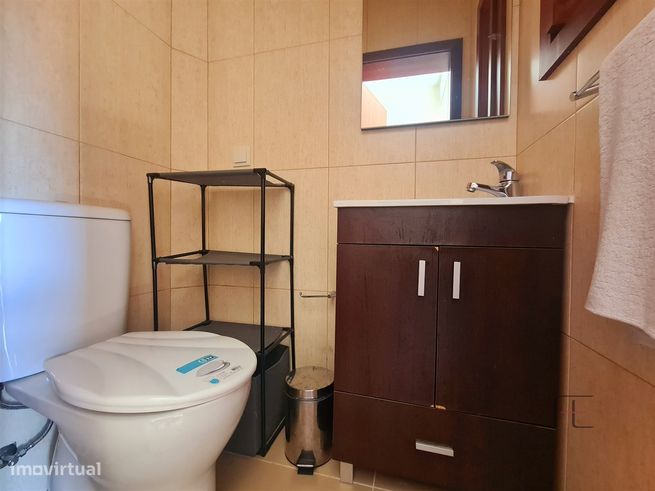 Casa de dois pisos com quintal, Junto Av. Fernão de Magalhães, Porto-22