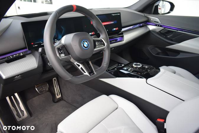 BMW i5 - 6