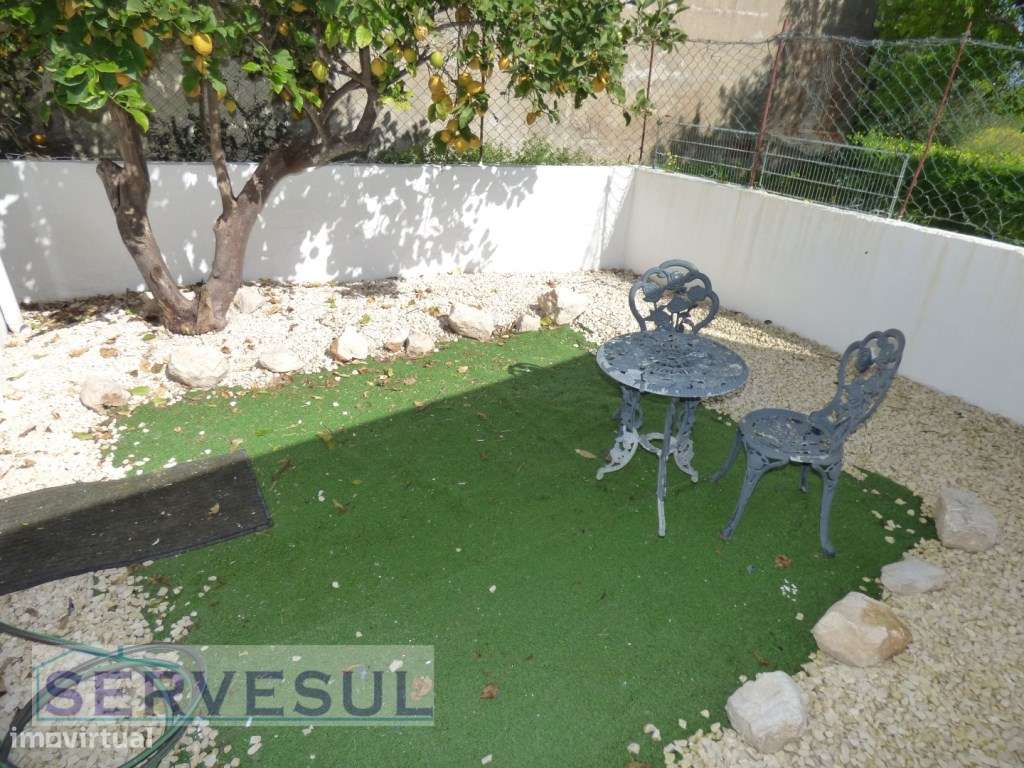 Casa Tradicional, com dois pisos, 4 quartos, dividida em duas habit...-11