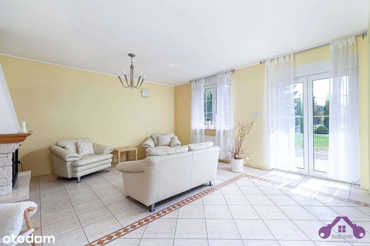 Dom z dużymi sypialniami i pomieszczeniem biurowym-5