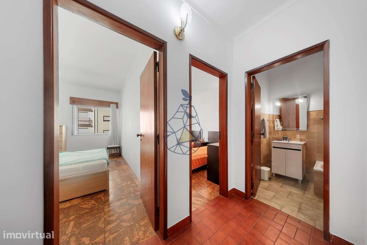 Apartamento T2 com Garagem e Elevador — Portimão-24