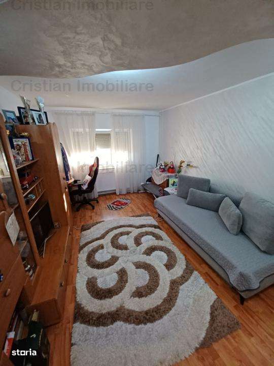 Super 2 cam conf 1 Decomandat 52 mp Radu Negru - Capatul lui 4 - Imagine principală: 1/9