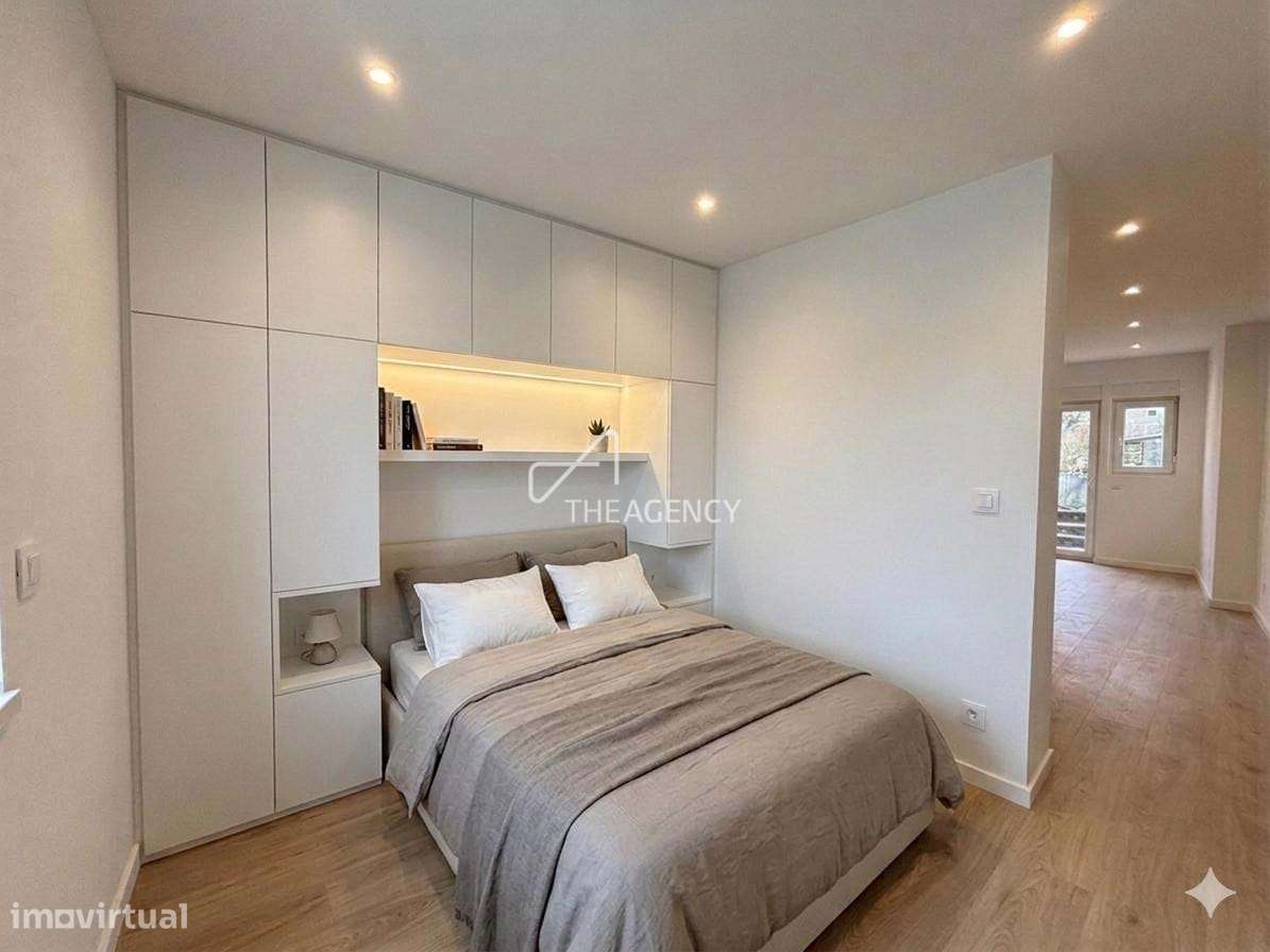 Prédio p/ Investimento em Alhandra  - 2 Estúdios para Restaurar-5