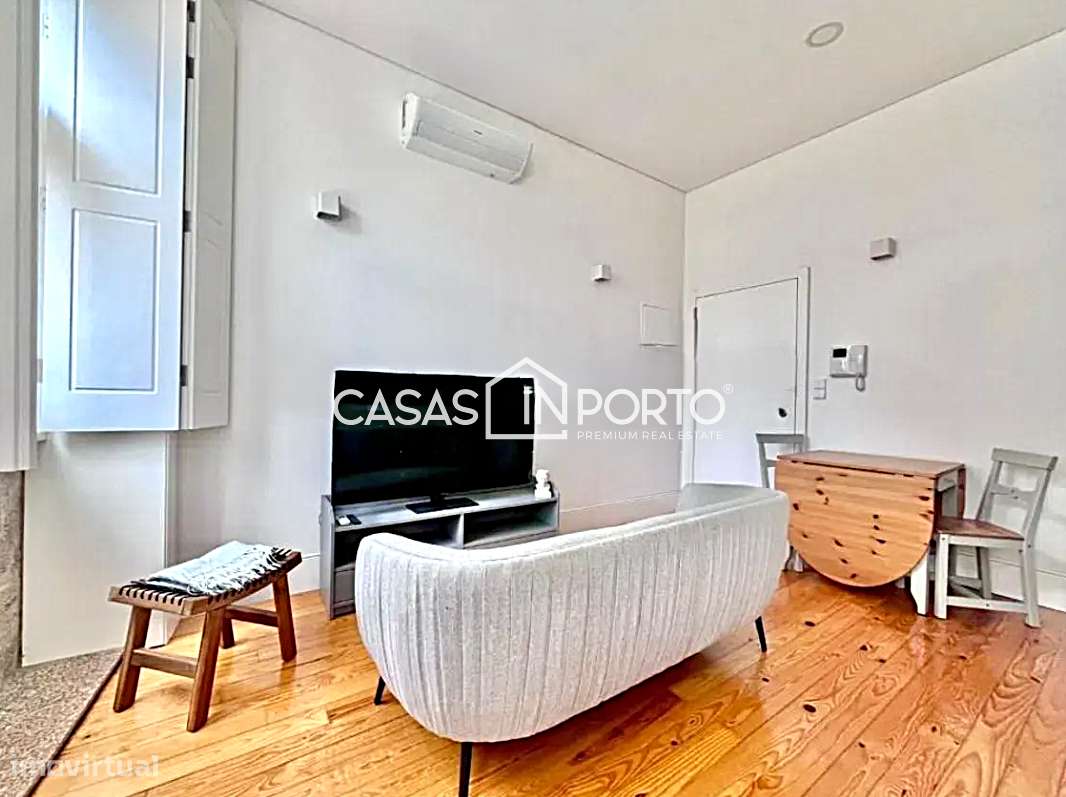 Excelente T1 próximo às estações do metro do Marquês e Faria Guim - Grande imagem: 3/19