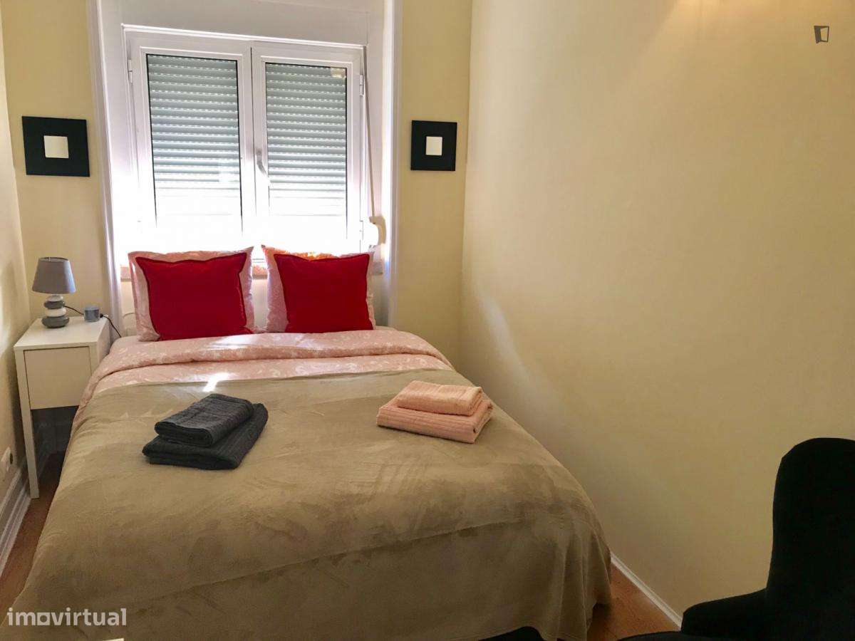 Quarto - localizado em Roma-Areeiro Lisbon - Grande imagem: 5/6