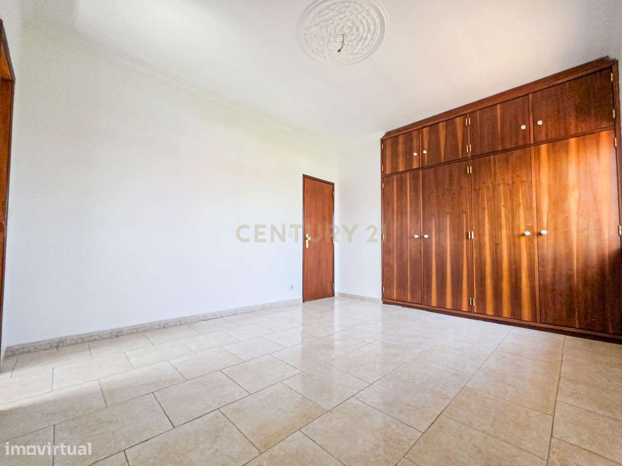 Moradia T3 + Loja em Fernão Ferro, Seixal - Oportunidade Única!-34