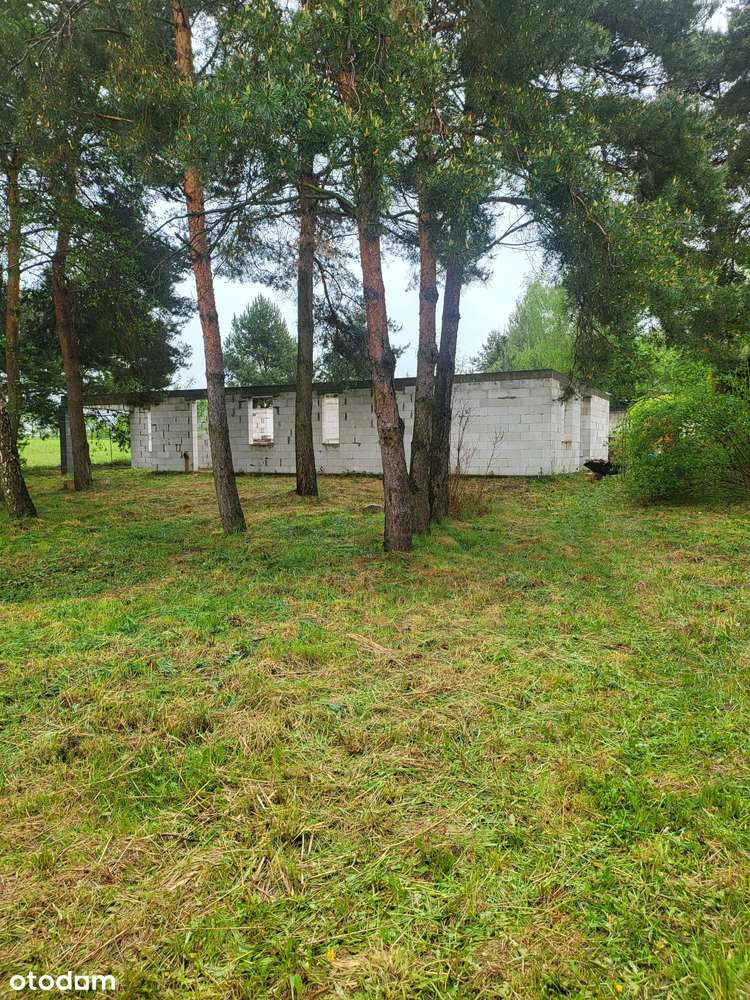Rozpoczęta budowa domu 203 m na działce 2328 m blisko Jeziora Trzcinno