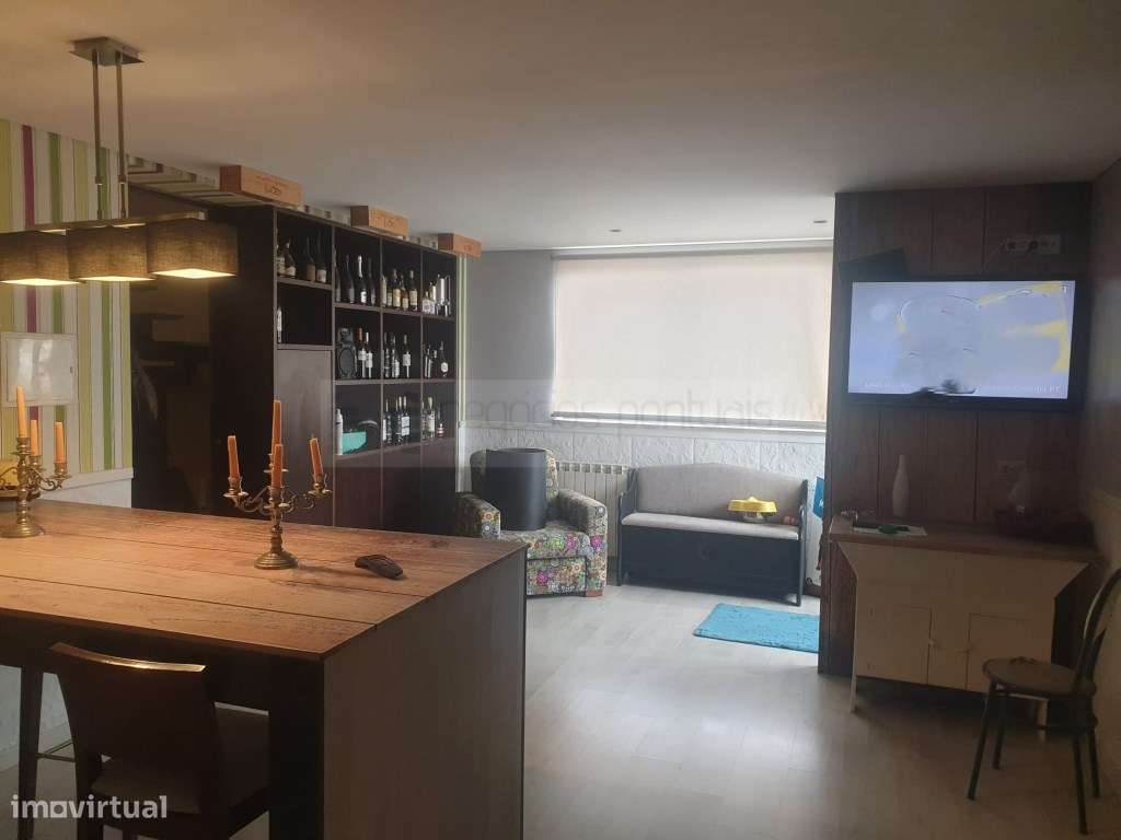 Moradia Gaveto T3 mais escritório e um apartamento T2-28