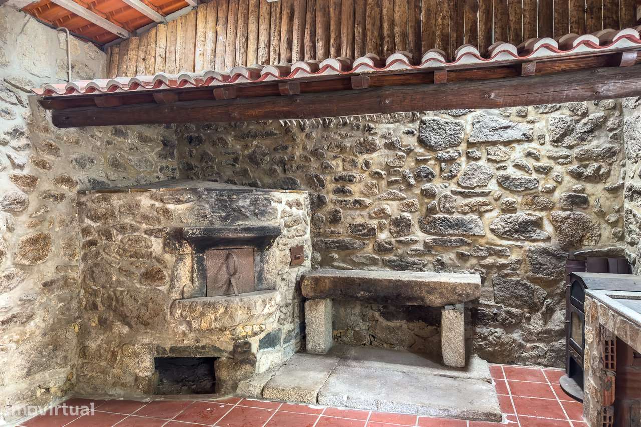 Moradia T4 Independente + T0 em Lago, Amares - Oportunidade Única!-15