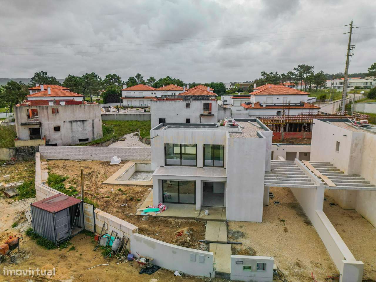 Moradia T3 com Piscina e Jardim em Salir do Porto-48