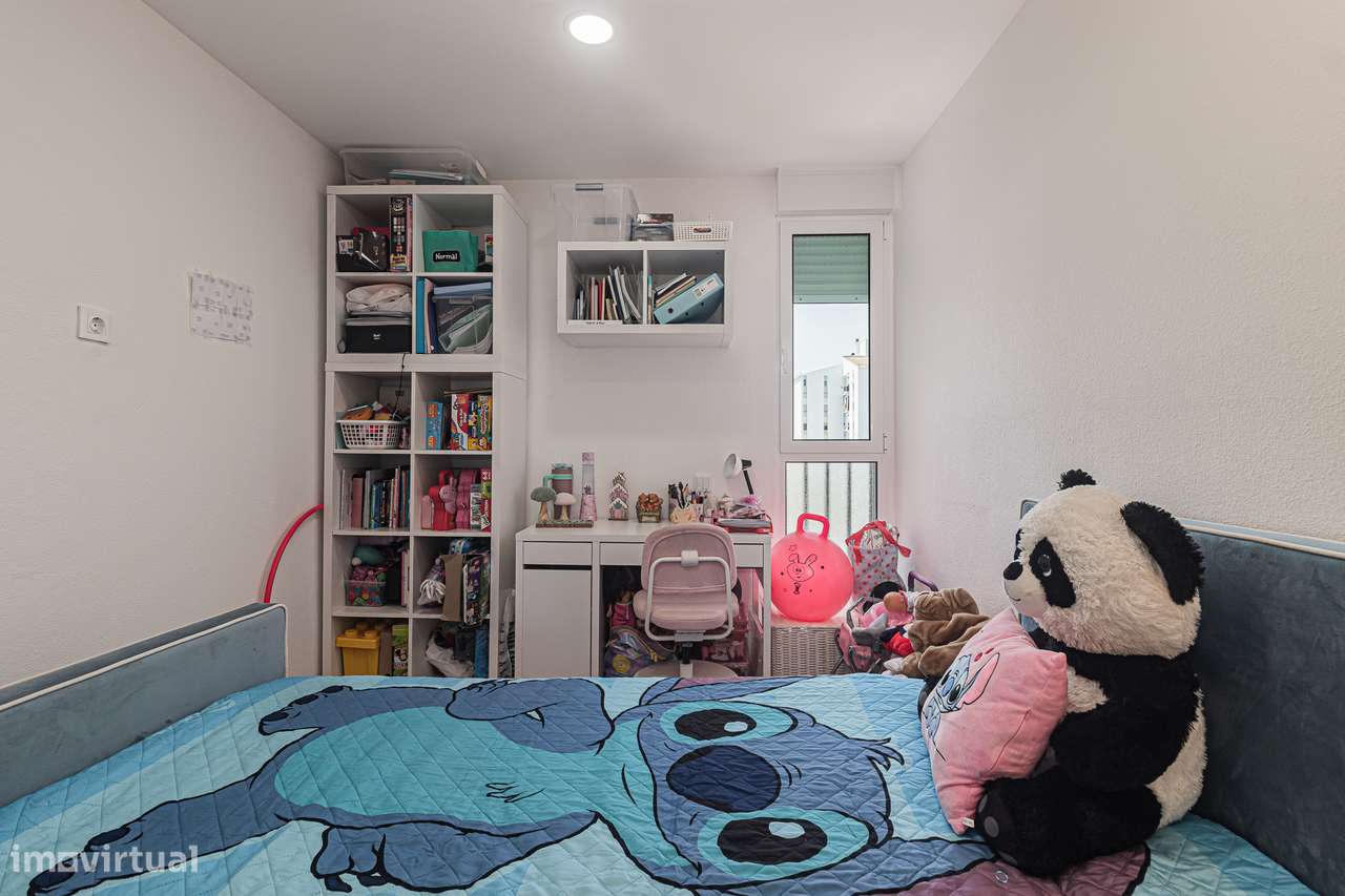 Apartamento T3 remodelado em prédio com elevador, Corroios-24