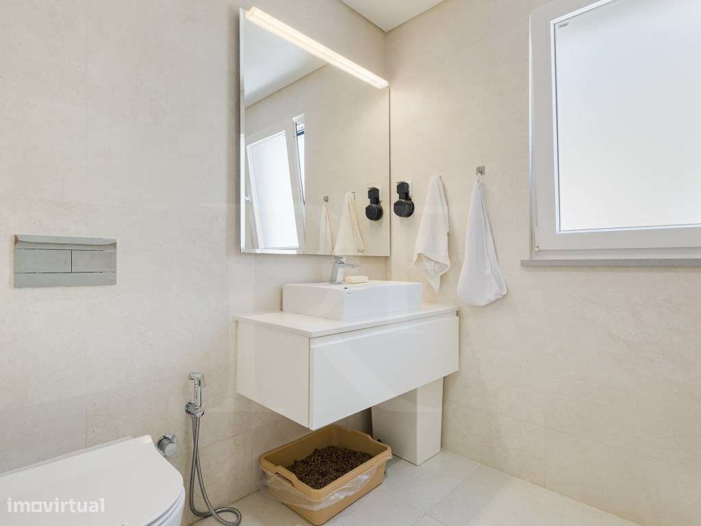 Moradia de luxo T4 no Murtal com piscina aquecida e rooftop panorâmico-20