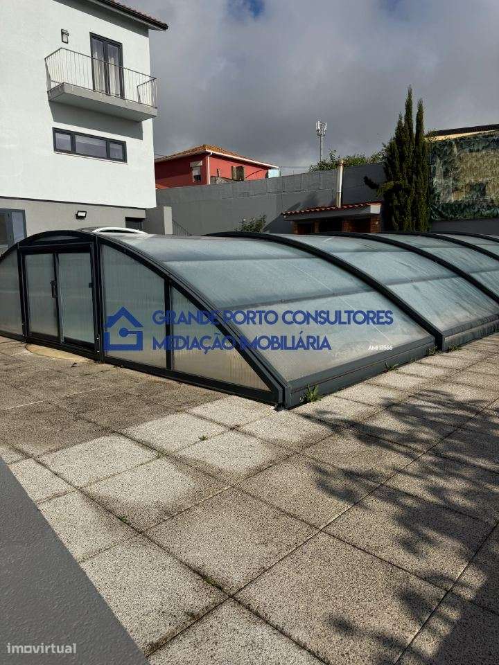 Moradia V4 c/piscina à praia da Memória-4