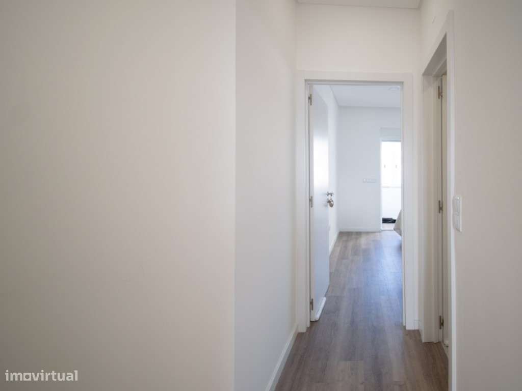 Apartamento T1 Renovado na Estrada de Benfica-14