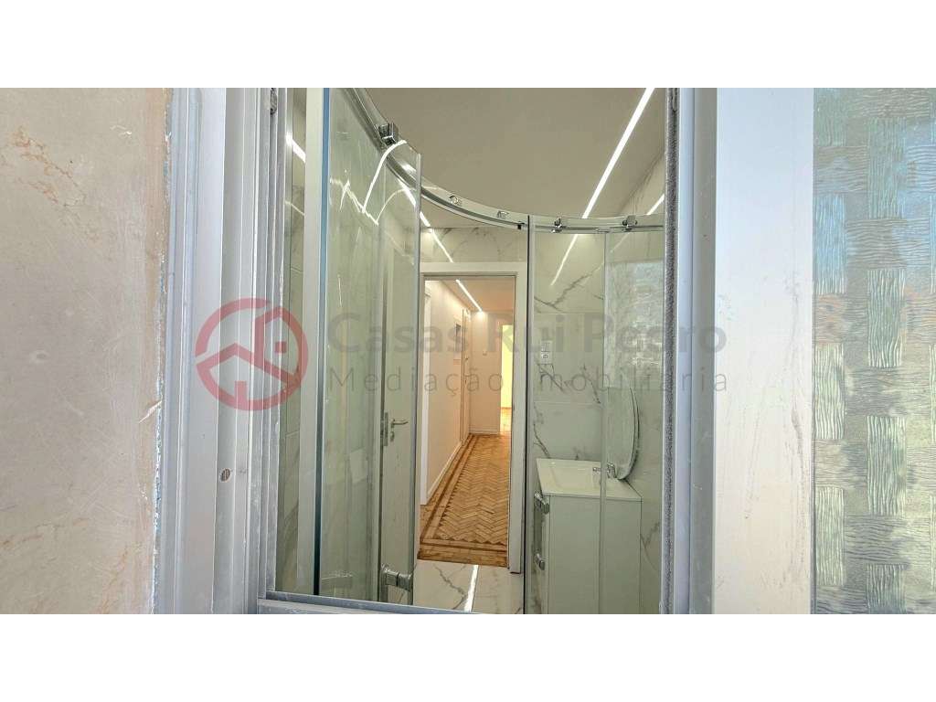 Apartamento T2 remodelado em Foros de Amora-24