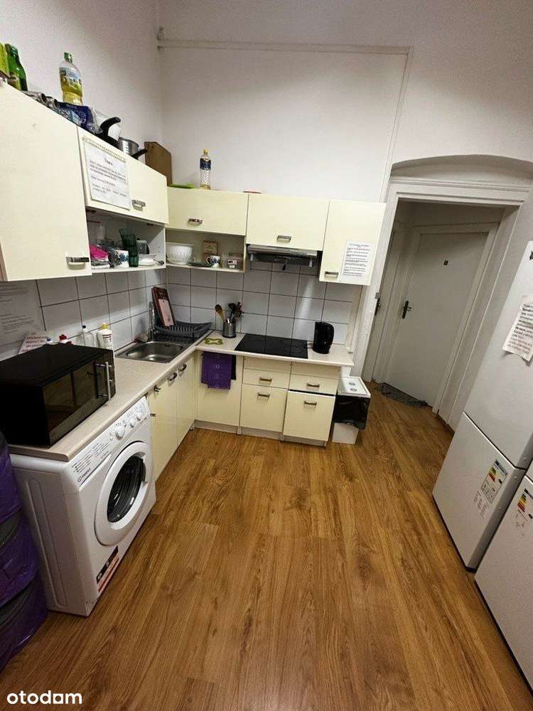 Obszerne mieszkanie w centrum Katowic-8