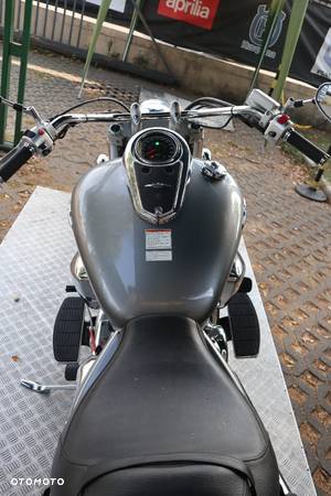 Suzuki Intruder - 13