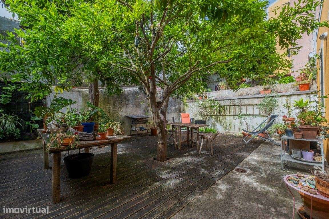 Moradia duplex na Graça com 5 Quartos e Jardim-0