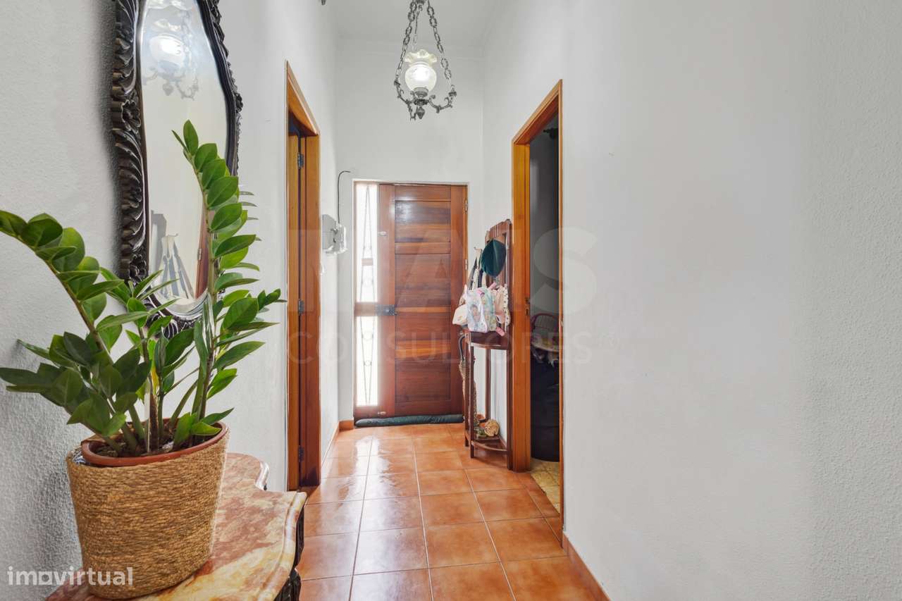 Moradia com dois andares independentes no centro de Quarteira - Grande imagem: 4/35