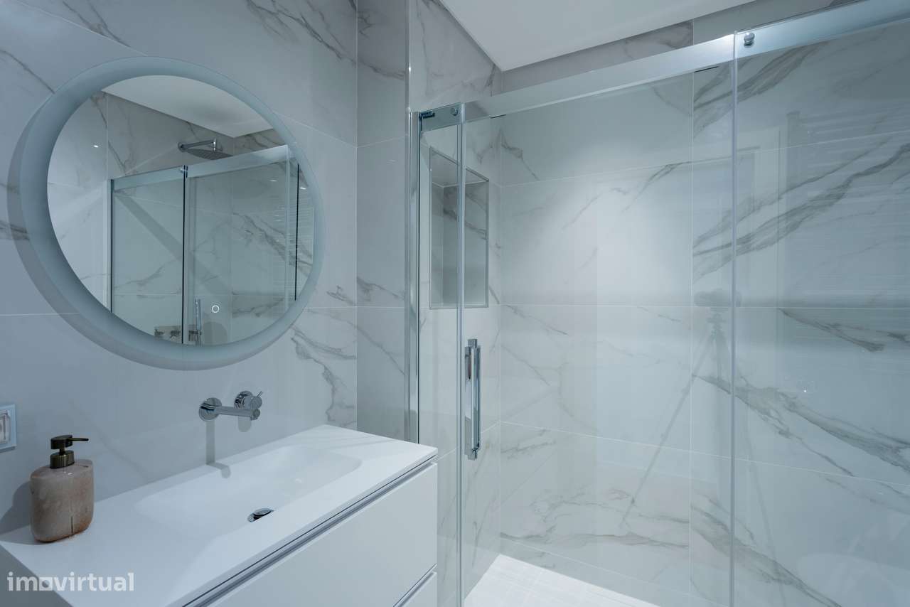 Moradia T6 com Piscina, Vista Mar e Terreno de 3.920 m² | Azoia, Sintr-45