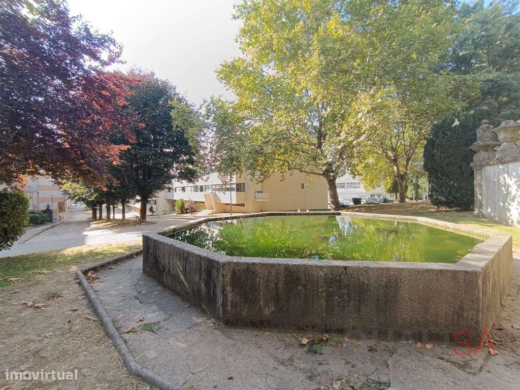 Apartamento T3 de gaveto com varandas, garagem fechada e excelentes...-44