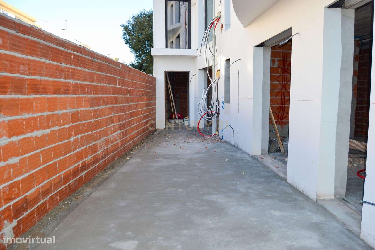 Apartamento T3 de Arquitetura Moderna – Rés-do-chão na Lourinhã - Grande imagem: 4/17