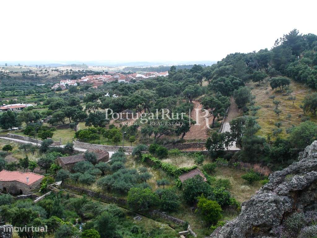 Terreno integrado no GeoParque da Meseta Meridional - Grande imagem: 4/12