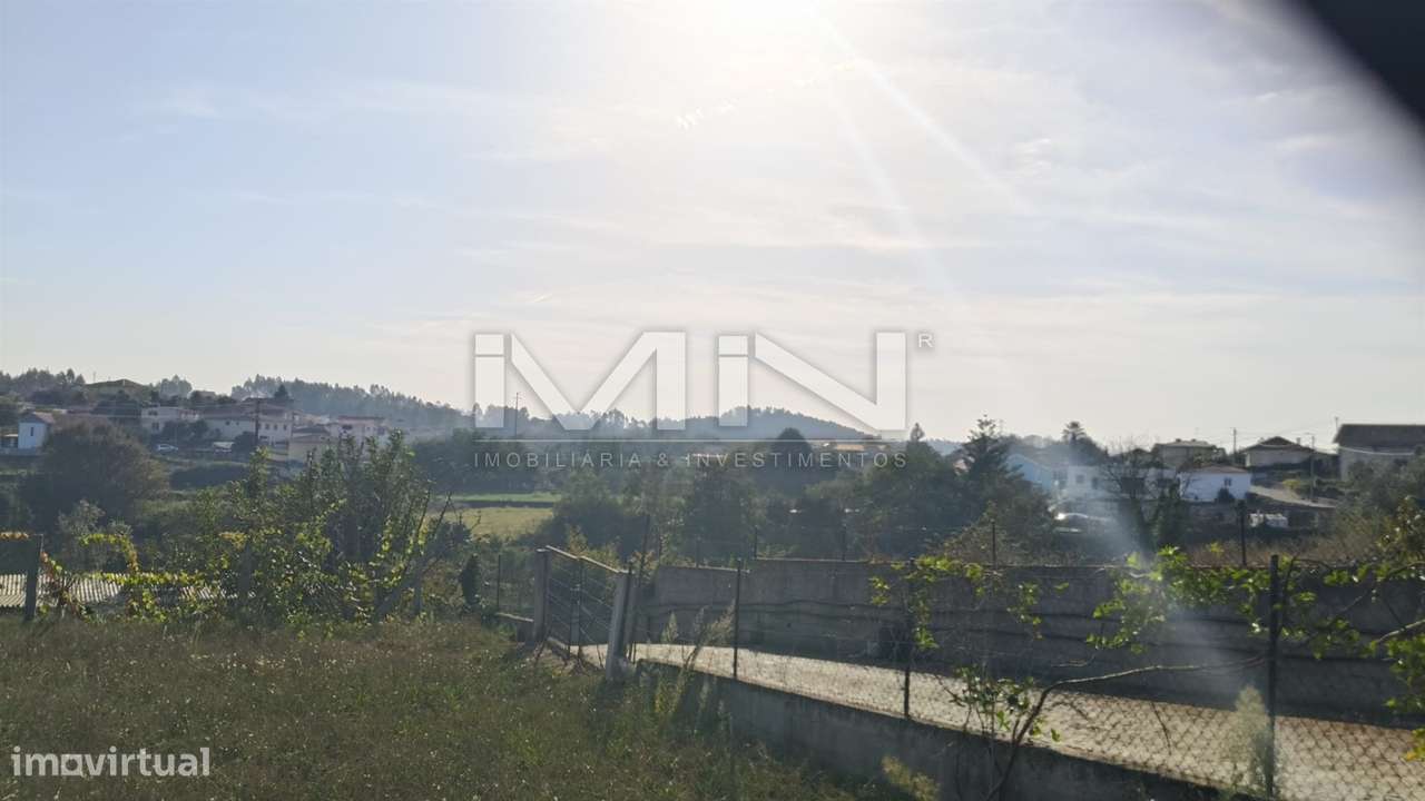Terreno murado com construção - 2100m2-22