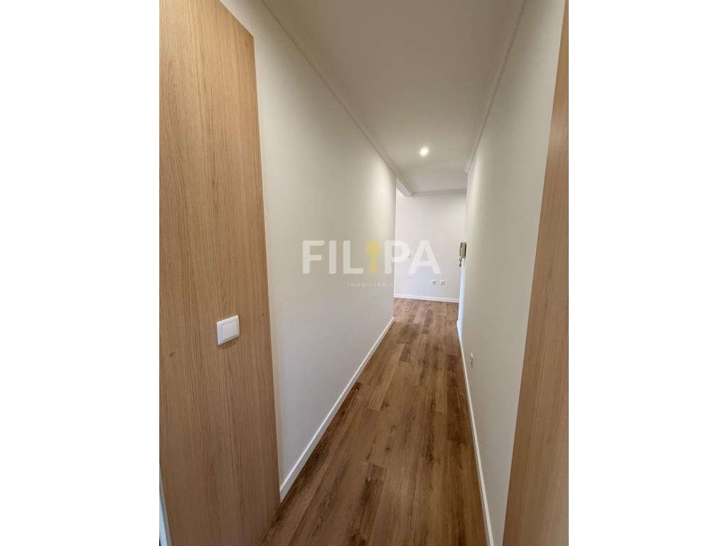 T1+1 Renovado com Terraço em Valongo-19