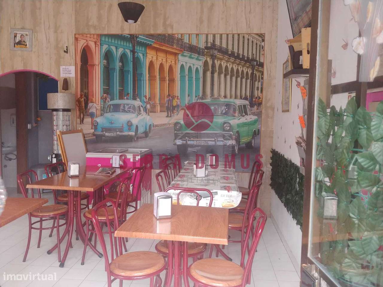 Trespasse de Loja localizada perto Centro de saúde Rio de Mouro - Grande imagem: 5/7