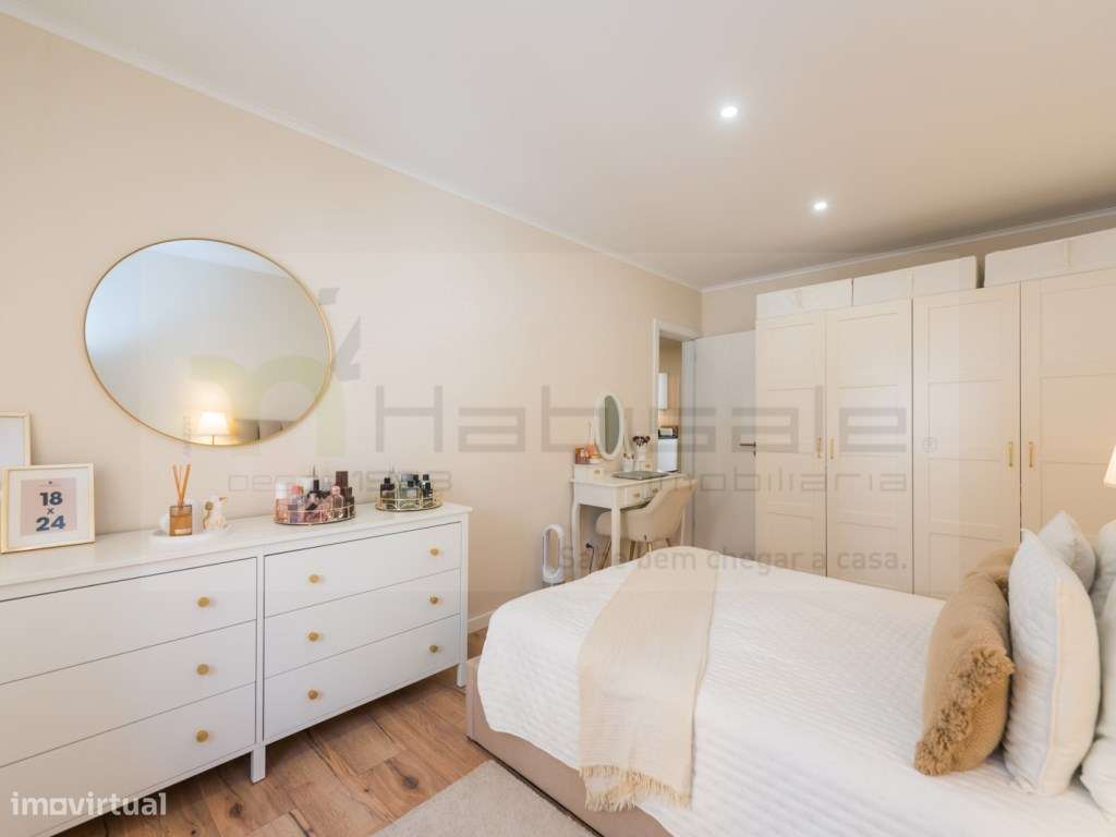 Apartamento T2 totalmente remodelado junto à estação.-18