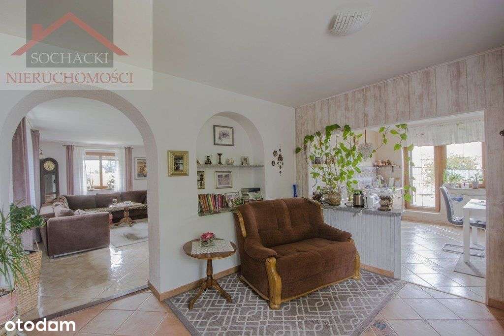 Duży dom w spokojnej okolicy-5