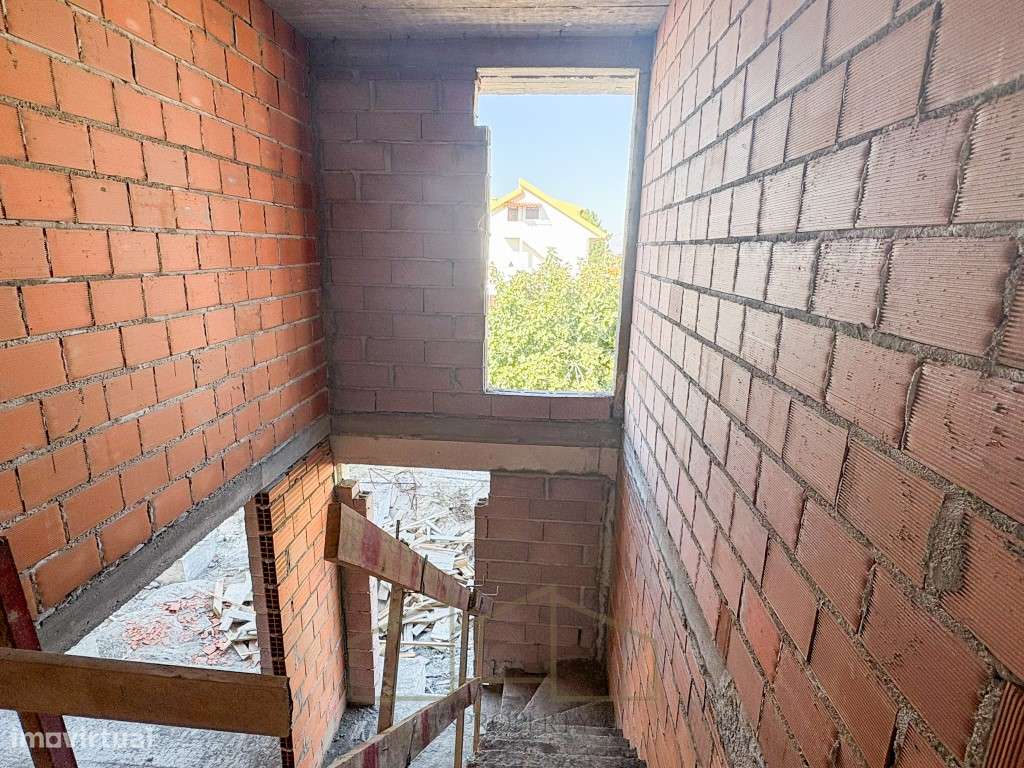 Moradia T4 em Fernão Ferro-23