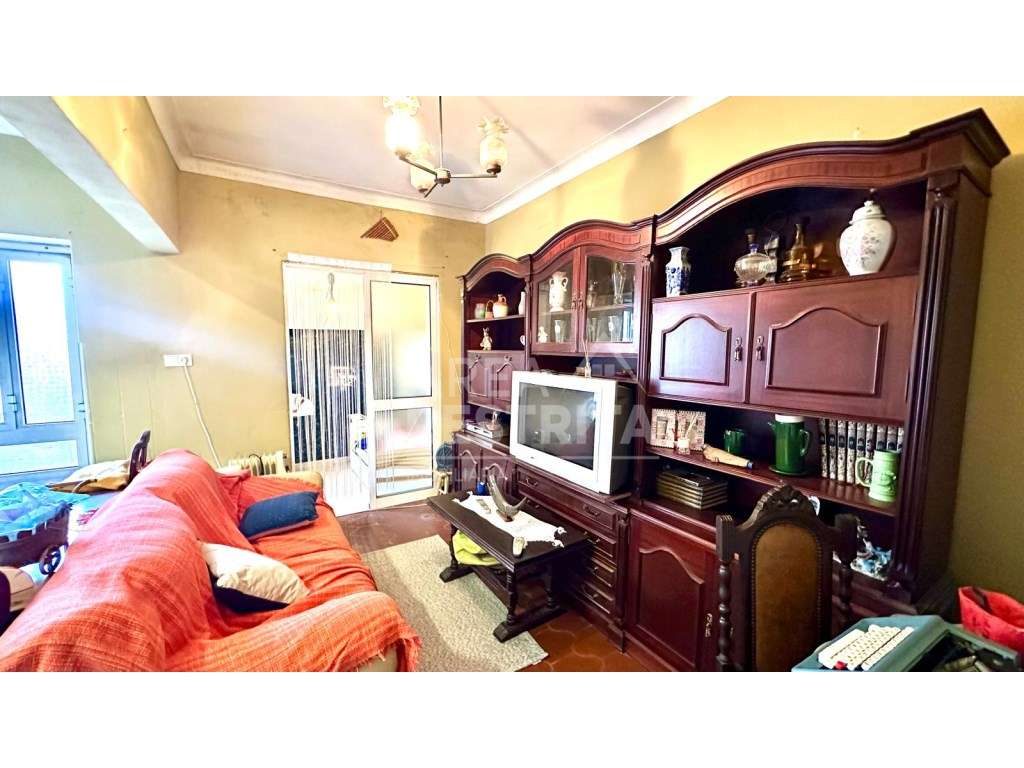 Apartamento T1 com Logradouro e Arrecadação/Garagem no Afonsoeiro -...-13